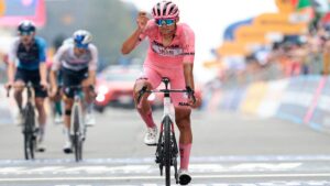 ¡HISTÓRICO! Isaac del Toro entra al Top 10 del ranking UCI