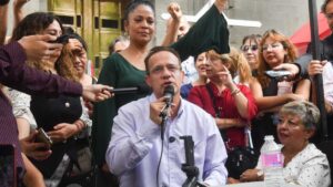 “No soy un héroe; no tengo atención especial”: Israel Vallarta