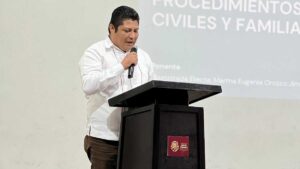 Alcalde de Jalpa de Méndez se viraliza por “cantinflear” en conferencia