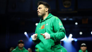 ¡Emotivo momento! Julio César Chávez Jr. se reencuentra con su papá tras salir de prisión