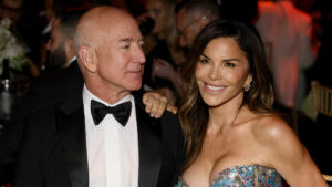 Jeff Bezos y Lauren Sánchez visitan la Casa Azul de Frida Kahlo en Coyoacán