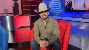 Joss Favela celebra la amistad con su disco “Mis compas” Vol. 2