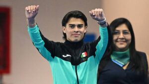 Kenny Zamudio gana oro en plataforma 10m: ¿quién es este clavadista mexicano?