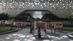 “Lady Cineteca” explota tras reclamo por no callarse durante una película