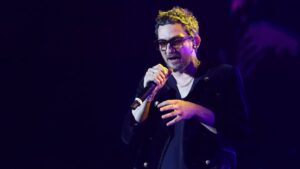 León Larregui acusa a Air France de racismo: aerolínea lo bajó del avión por ir borracho