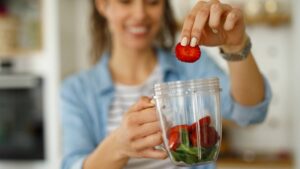 Licuado de fresa con espinacas: ¿realmente tiene propiedades curativas?