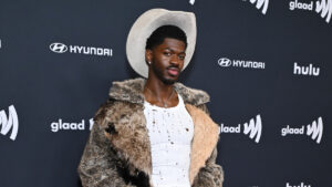 Lil Nas X es arrestado y hospitalizado tras caminar desnudo en Los Ángeles