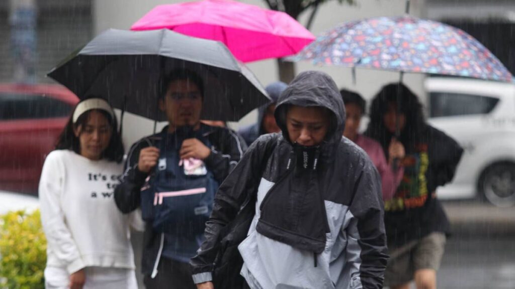 Encharcamientos y retrasos por lluvias en CDMX y Edomex.