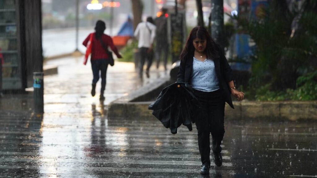 Lluvias y granizo activan Alertas Naranja y Amarilla en varias alcaldías de CDMX; Protección Civil pide extremar precauciones.