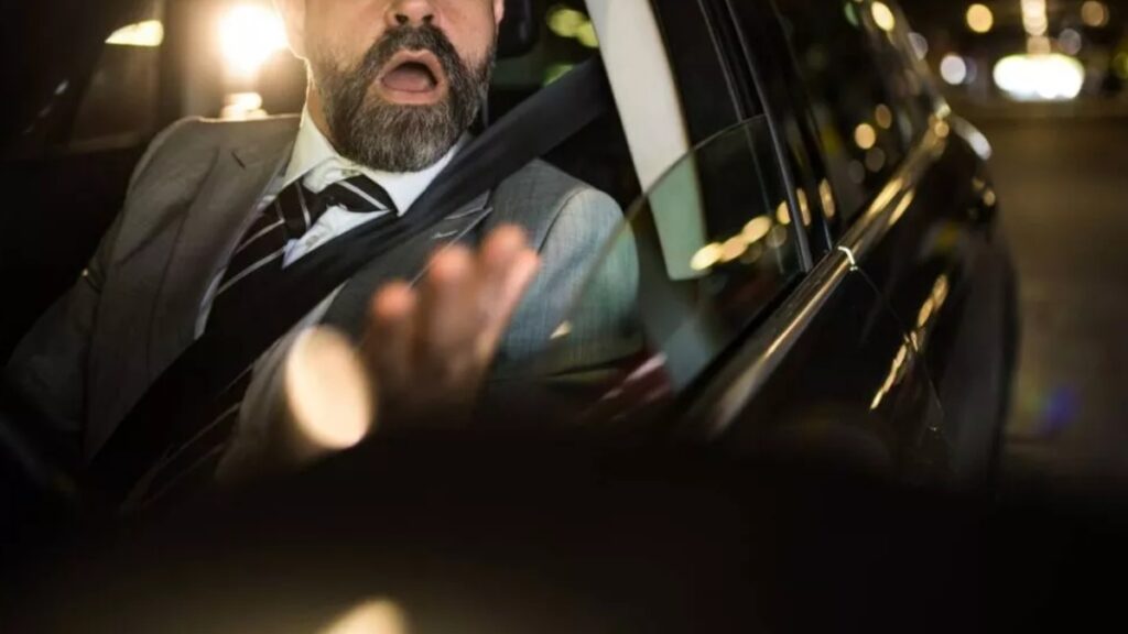 Lord “qué te importa”: funcionario borracho enfrenta a policías en Jalisco