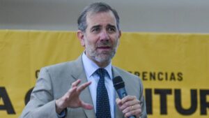 Corte ordena a SEP eliminar pasajes en libros de texto contra Lorenzo Córdova