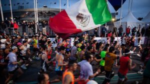 José Frías, el emotivo festejo del primer lugar del grupo de silla de ruedas del XLII Maratón de la Ciudad de México Telcel 2025