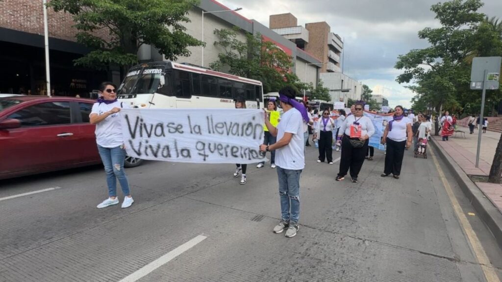 Marchan en Culiacán para exigir la aparición de pareja y sobrina, desaparecieron rumbo a Mazatlán