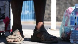 Salario mínimo impulsa disminución de pobreza, pero salud retrocede