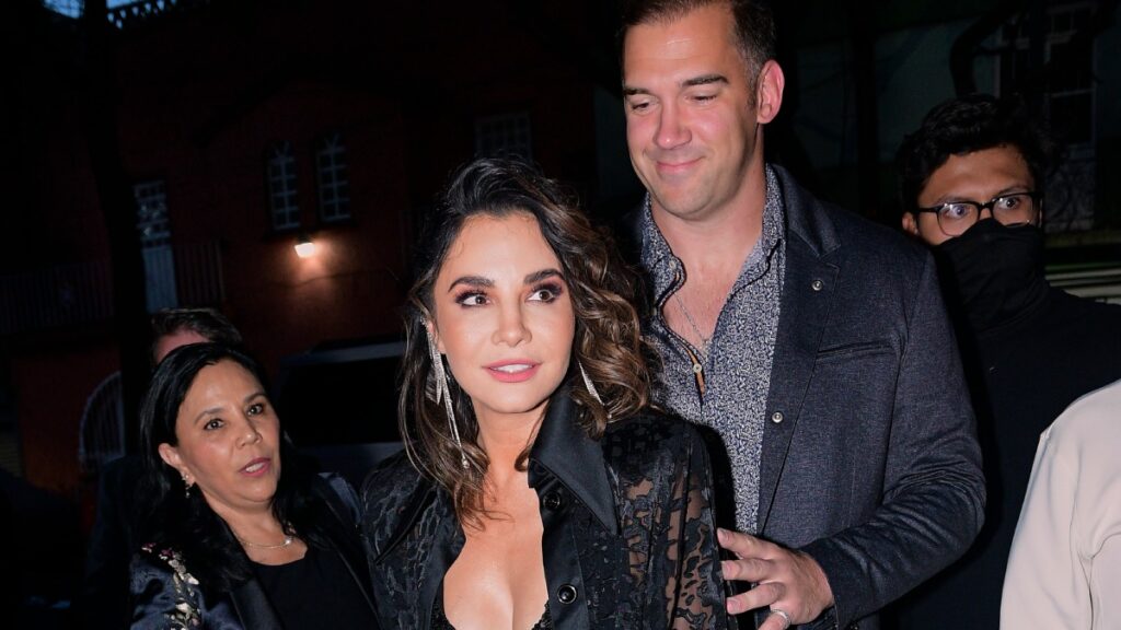 Martha y Lewis vuelven a la emoción por su embarazo doble