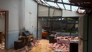 “Esto ya no es una guerra, es terrorismo”: pobladores de Apatzingán huyen de las balas y los drones en Tierra Caliente, Michoacán