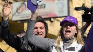 Tres claves del escándalo que vincula a Karina Milei, hermana del presidente de Argentina, con presuntos sobornos