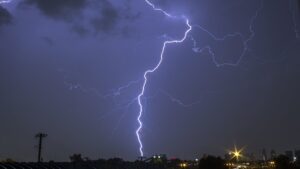 No fue microsismo, sismógrafos captaron rayo en la CDMX