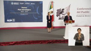 Pemex lanza plan de 13 pasos para salvarse