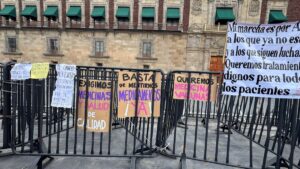 “No más mentiras, queremos medicina”: Padres de niños con cáncer frente a Palacio Nacional