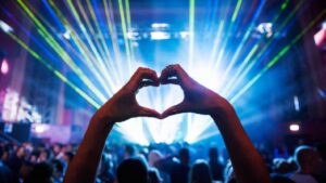 ¿Quiénes son Sayuri & Sopholov, las “Muñecas del Estado” que cantan reguetón?