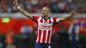 Javier Hernández confirma que tiene pareja: “sí existe la mujer que aguanta al Chicharito”