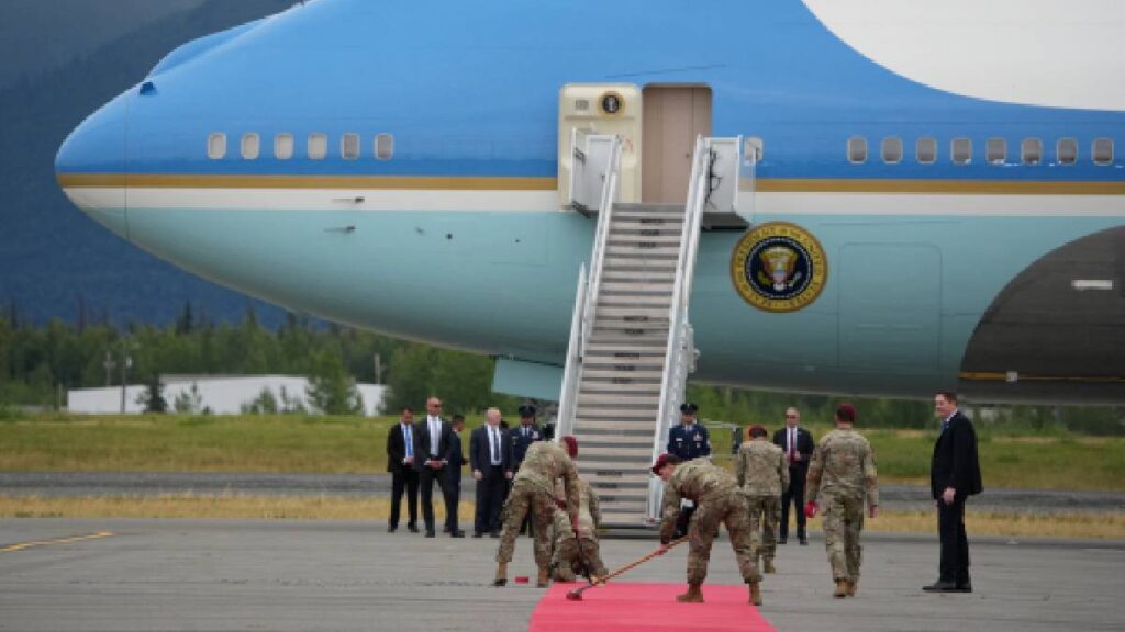 Trump recibe a Putin en Alaska; líderes definen posibles pasos para frenar la guerra en Ucrania.