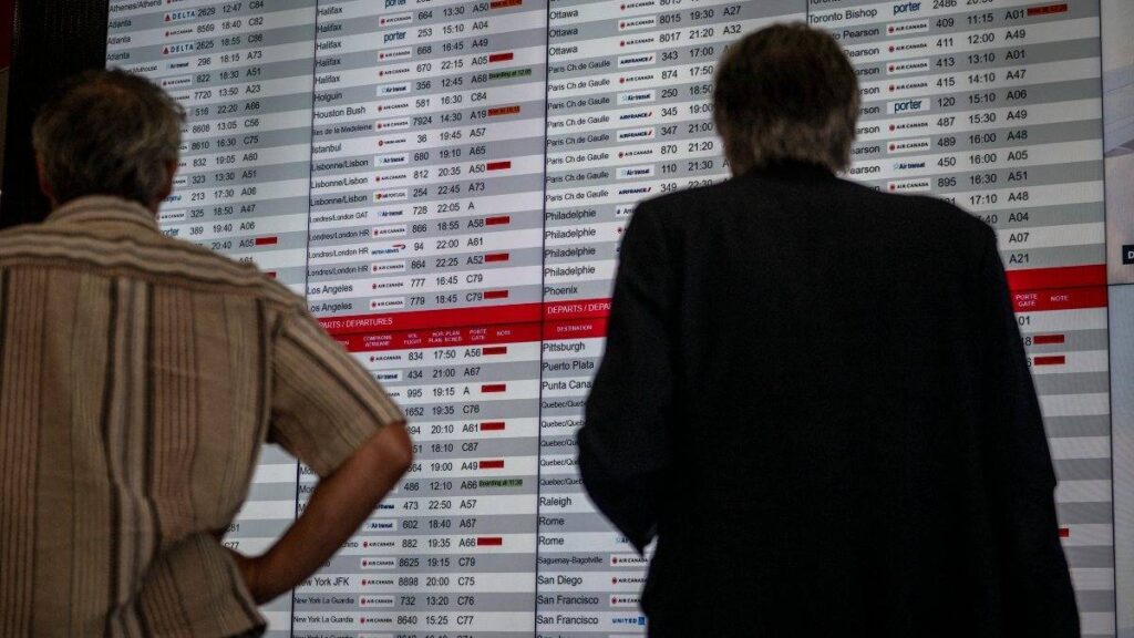 Crisis aérea: huelga de auxiliares de Air Canada paraliza todos sus vuelos