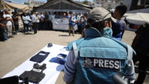 Israel califica de “accidente trágico” ataque en Gaza que mató a periodistas en hospital