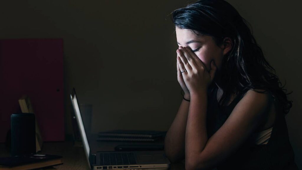 CDMX emite alerta por páginas de reto “Quemados”.