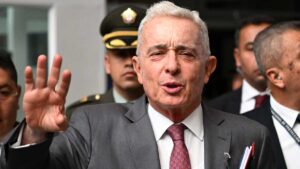 Ratifican condena a expresidente de Colombia Álvaro Uribe: 12 años de prisión domiciliaria