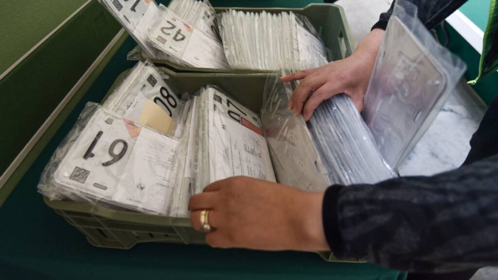 Checa cómo saber si te toca hacer el reemplacamiento.