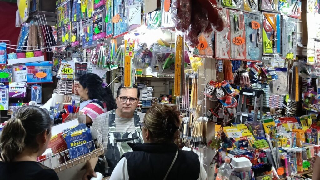 Venta de útiles escolares rumbo al regreso a clases