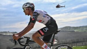 Isaac del Toro, en el top 10 de la Tre Valli Varesine; Tadej Pogacar gana