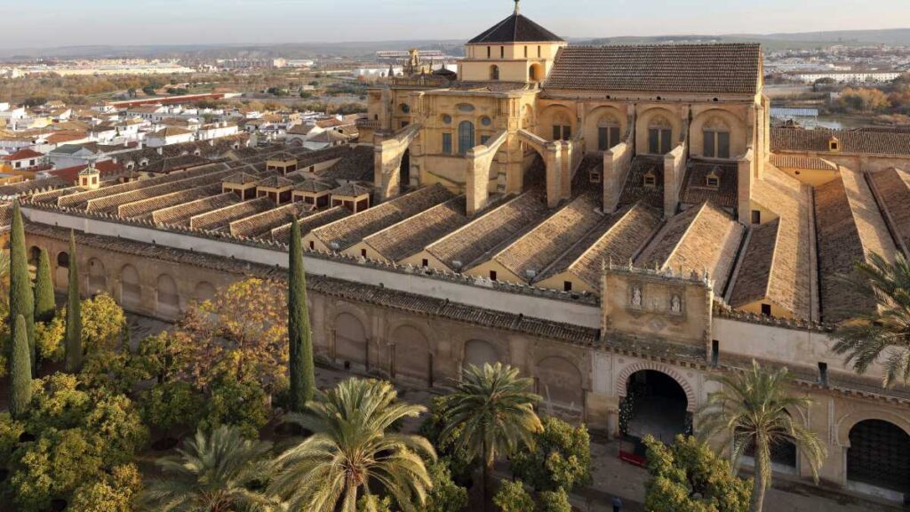 Reportan incendio en Mezquita de Córdoba