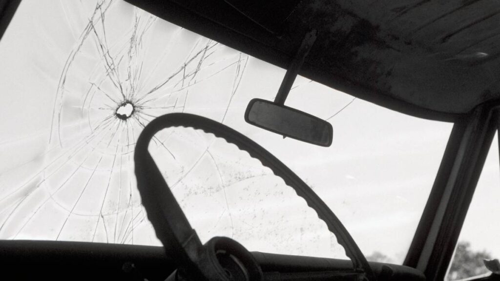 Tras robo en Polanco, víctima halla a ladrones y no los detienen.