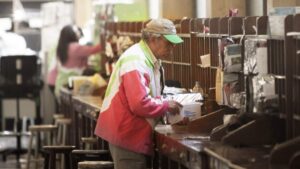 Correos de México frena envíos a EE. UU. por nuevo arancel en paquetería