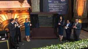 Sheinbaum reconoce a Banxico en su Centenario y lanza retos al sistema financiero