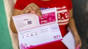 Inicia reparto de la “Tarjeta Regia Plus” que ofrece 2 mil pesos bimestrales a mujeres vulnerables