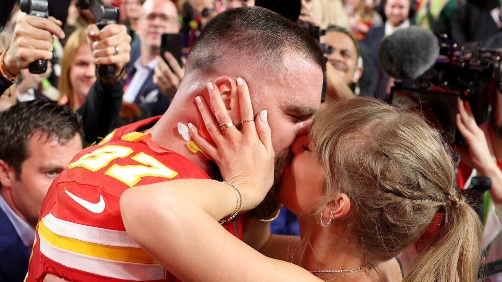 ¿Qué pasa en Google cuando buscas “Taylor Swift” a raíz de su compromiso con Travis Kelce?