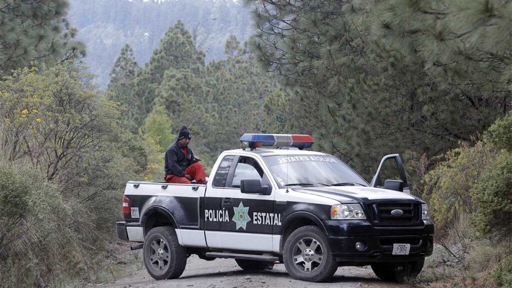 Detuvieron a custodio acusado de extorsionar a un reo.