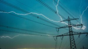 No lavar trastes, ni bañarte, lo que debes evitar hacer durante una tormenta eléctrica