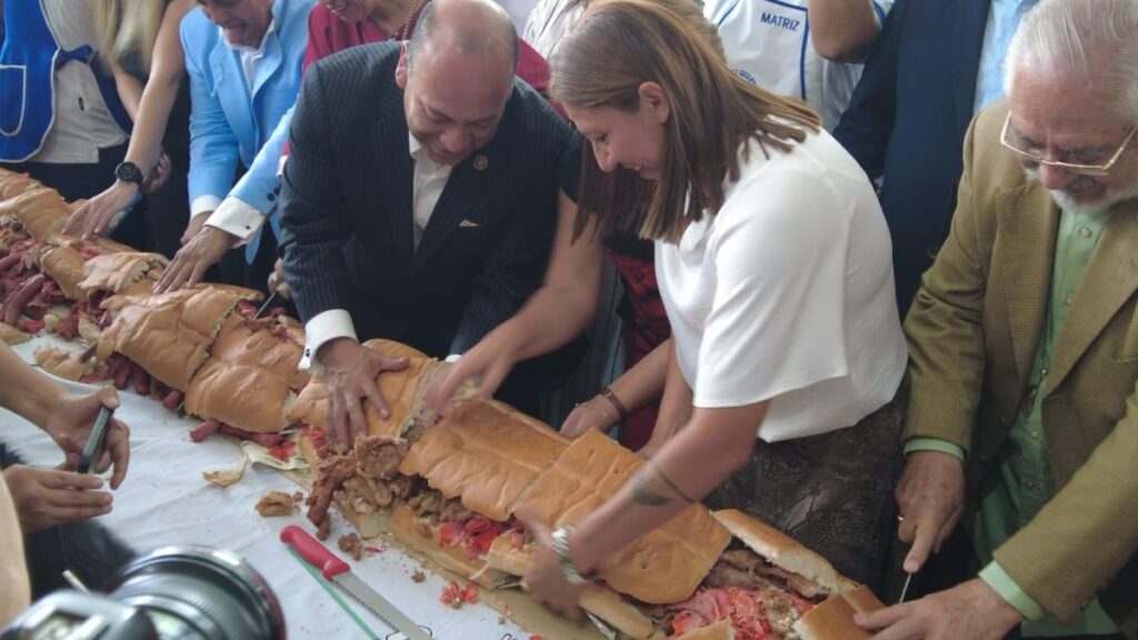 Mega torta en Venustiano Carranza, CDMX