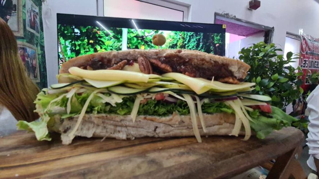 La Feria de la Torta CDMX celebra 20 años con torta de 90 metros, 90 expositores y más de 50 artistas del 13 al 17 de agosto.