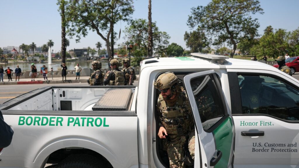 Tribunal ratifica suspensión contra redadas antimigrantes en Los Ángeles