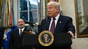 “Miles de millones de dólares en aranceles” fluyen hacia EE.UU., afirma Trump