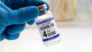 Vacunación contra COVID-19 evitó más de 2,5 millones de muertes en el mundo: estudio