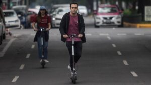 Congreso de la CDMX discutirá licencias especiales para scooters, bicis eléctricas y bicimotos