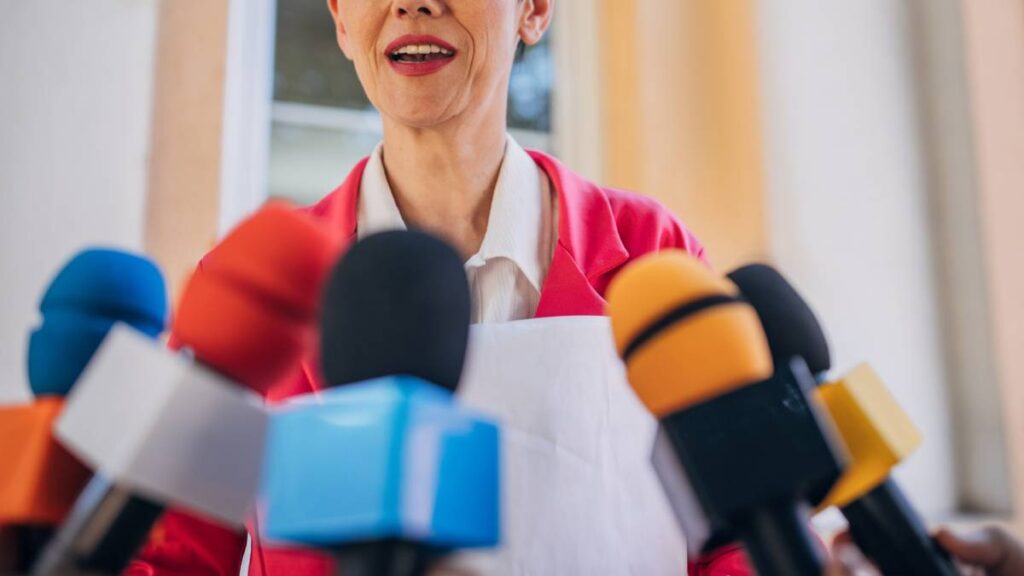 Madres de presuntos agresores hablan; víctima responde.