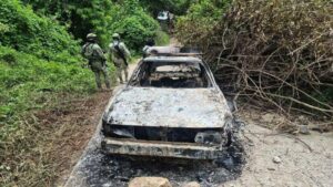 Queman vehículo con cinco cuerpos en Ayutla, Guerrero
